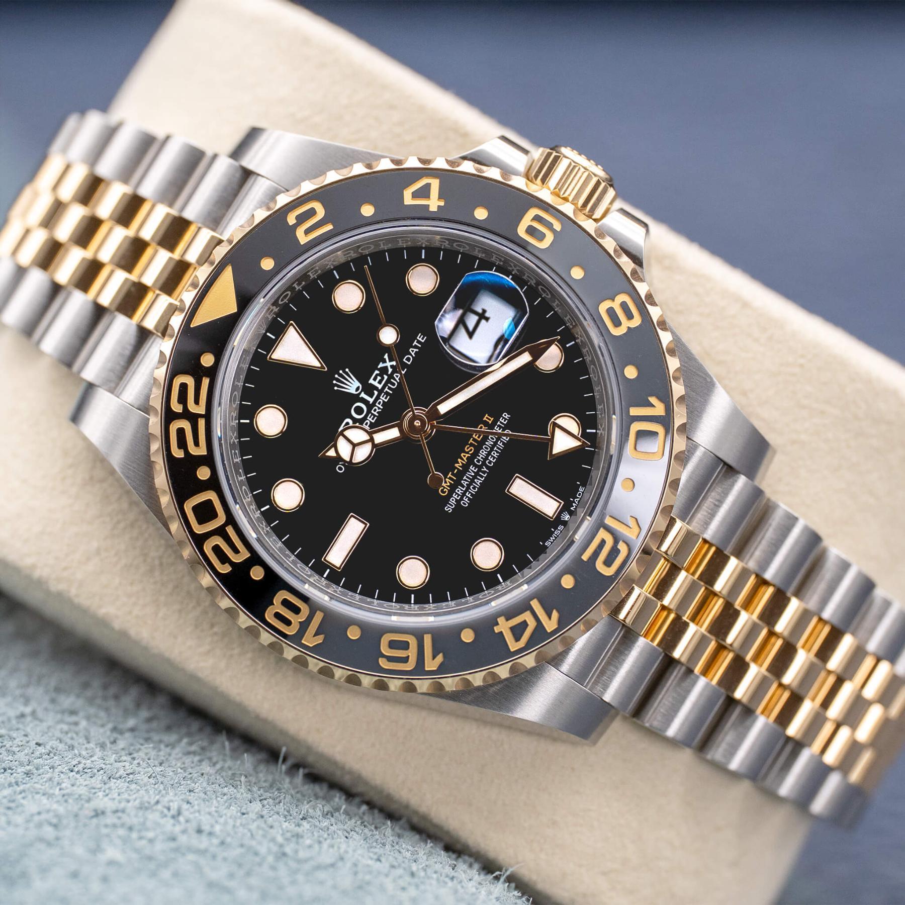 ちえ出品② Rolex GMT Master II “Zombie” 126713GRNR Two Tone 40mm Box & Papers